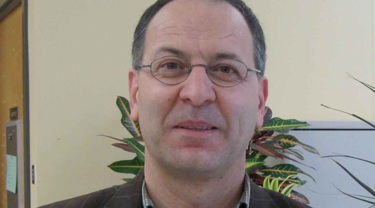 faculty_michael_santos